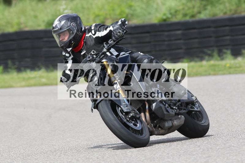 Archiv-2025/10 23.04.2025 Cornu Master School ADR/rot-rouge/12